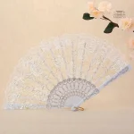 Éventail Japonais Décoré de Fleurs de Rose