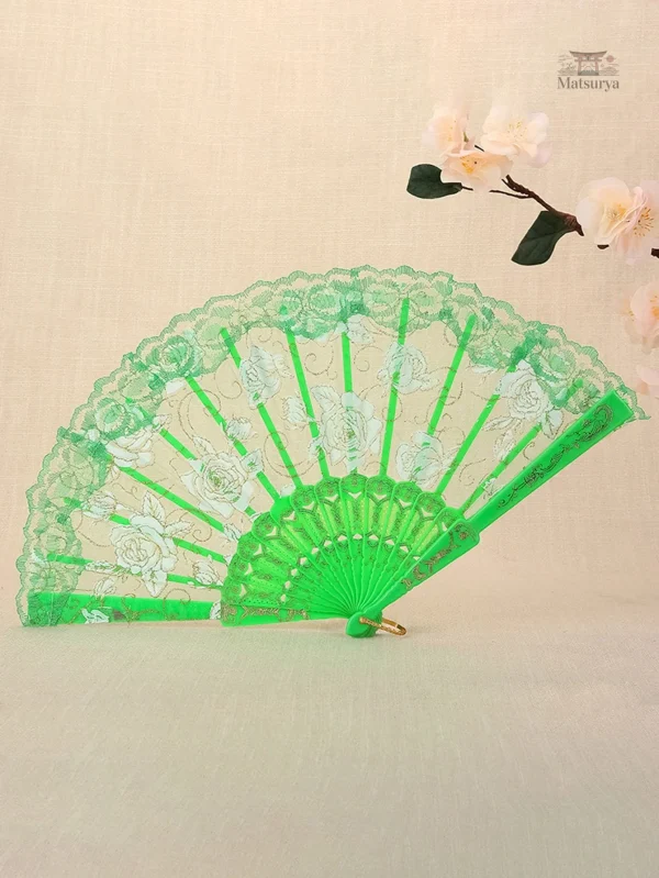 Éventail Japonais avec Motif de Roses Élégantes
