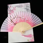 Éventail japonais avec motif de fleurs de Sakura