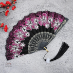 Accessoire traditionnel japonais orné de fleurs