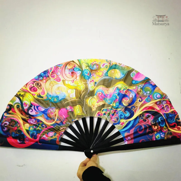 Éventail japonais lumineux avec motifs fluorescents