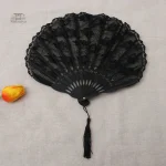Éventail gothique japonais avec motifs raffinés