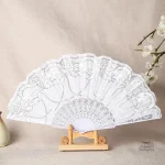 Éventail traditionnel japonais pour cérémonie