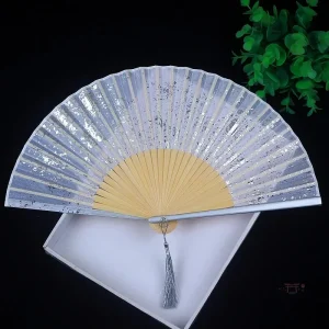 Éventail Japonais avec motifs raffinés et couleurs harmonieuses