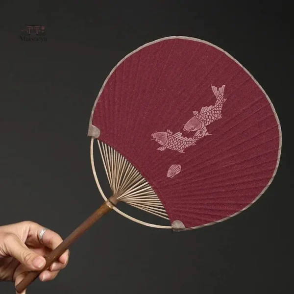 Éventail japonais uchiwa avec design artistique