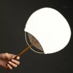 Uchiwa japonais à utiliser pour la danse