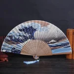 Éventail traditionnel japonais, motif vague Kanagawa