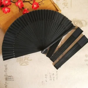 Éventail noir traditionnel japonais