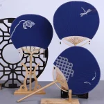 Éventail japonais rond avec motifs traditionnels