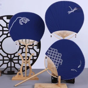 Éventail japonais rond avec motifs traditionnels