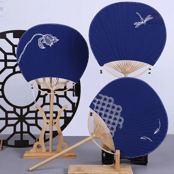 Éventail japonais rond avec motifs traditionnels