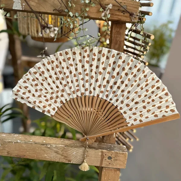 Éventail sensu en papier décoratif
