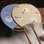 Éventail japonais uchiwa avec motif élégant et coloré