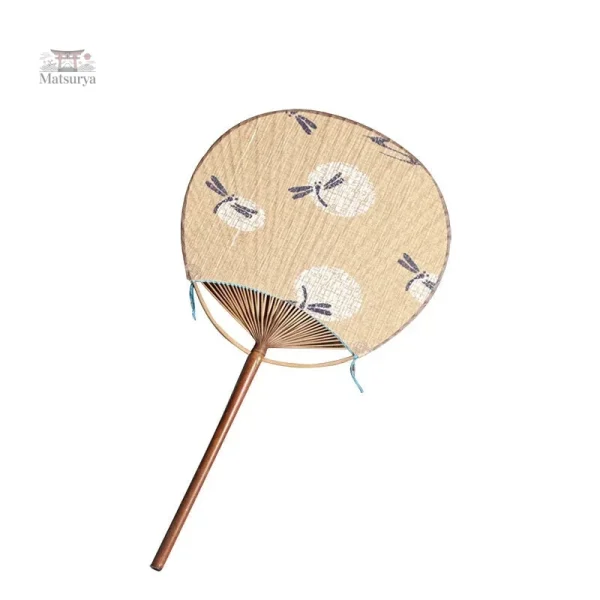 Éventail uchiwa, accessoire pratique pour l'été