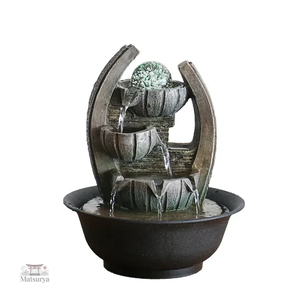 Fontaine japonaise décorative avec eau en mouvement