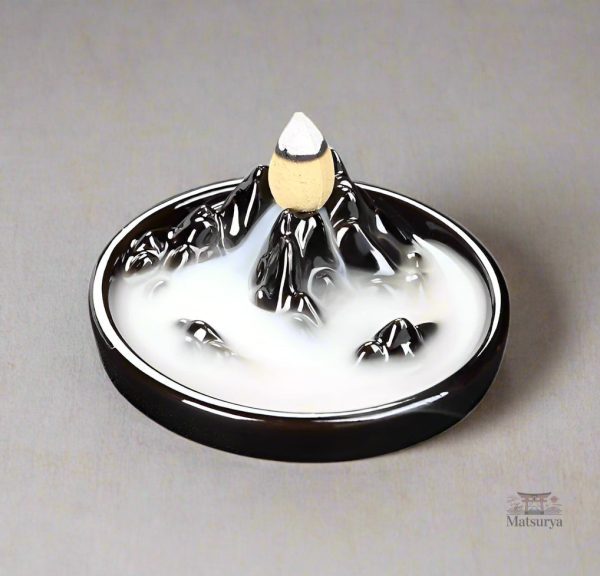 Ambiance zen avec la fontaine à encens montagnes