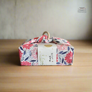 Furoshiki à motifs de feuillages pour emballage cadeau