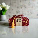 Furoshiki coloré, accessoire versatile pour cadeaux