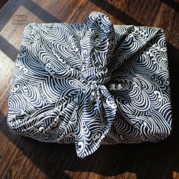 Furoshiki décoratif, design vagues japonaises