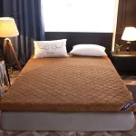 Futon compact enroulable pour un rangement facile