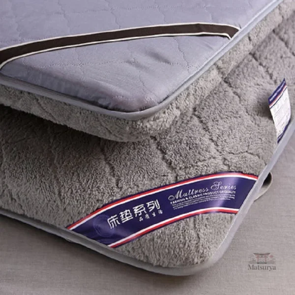 Futon enroulable, parfait pour les nuits paisibles