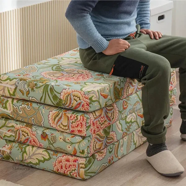 Futon japonais compact et pratique
