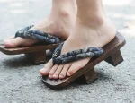 Geta en bois homme traditionnel