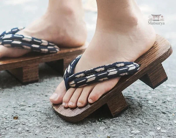 Geta traditionnelles en bois pour hommes