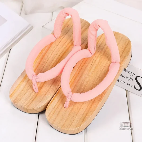 Geta en bois pour femme, look traditionnel chic