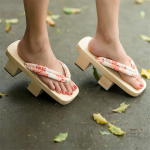 Geta avec semelle en bois et brides ajustables