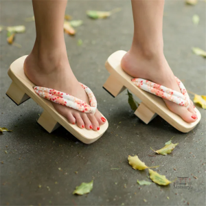 Geta avec semelle en bois et brides ajustables