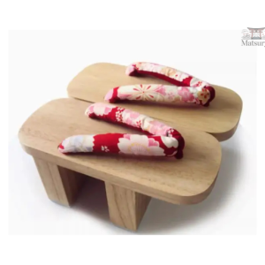 Geta fleuri japonais à talon haut