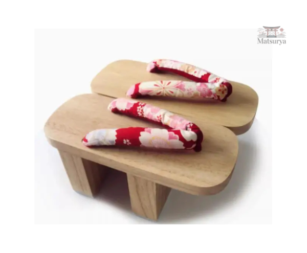 geta-japonais-fleuri-a-talon-haut-1 Geta fleuri japonais à talon haut