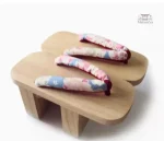 Sandales japonaises fleuries, style traditionnel