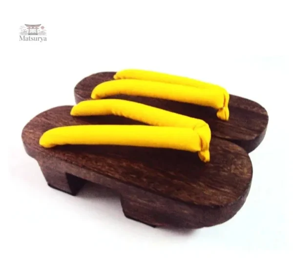 Sandale traditionnelle, bois naturel et durable