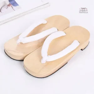 Sandales geta, fabrication en bois naturel