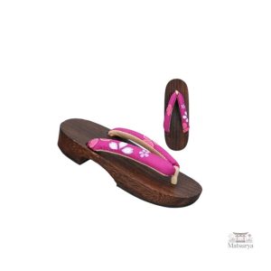 Geta japonaise avec motifs de fleurs roses