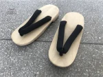 Sandales japonaises traditionnelles, style geta épuré