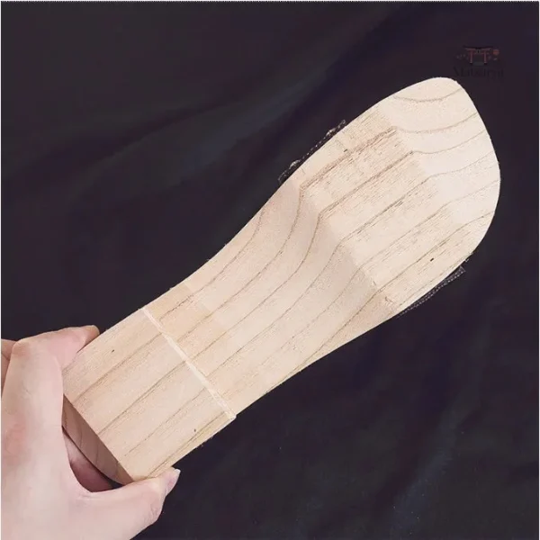 Chaussures traditionnelles japonaises pour femmes élégantes