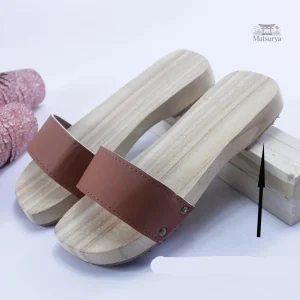 Chaussures traditionnelles japonaises en bois