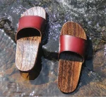 Geta moderne, pantoufle élégante pour la maison