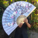 Éventail japonais en papier et bois