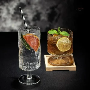 Grand verre japonais élégant et traditionnel