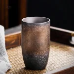 Tasse artisanale japonaise avec motifs uniques