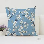 Coussin décoratif bleu à motif floral japonais