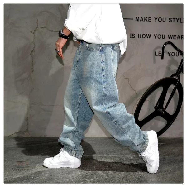 Jean large au style japonais, idéal pour une tenue moderne