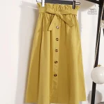 Jupe boutonnée inspirée de la mode nippone