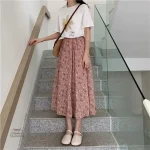 Jupe mi-longue avec motifs floraux japonais