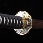Manche de katana japonais, design élégant et ergonomique