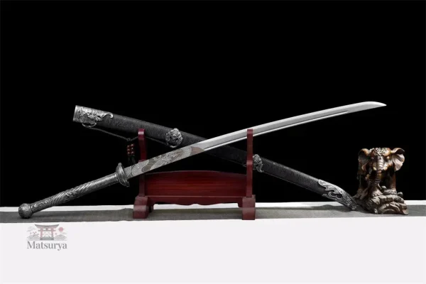 Katana traditionnel japonais avec finition soignée
